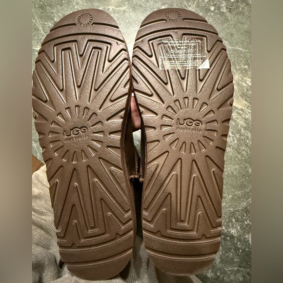 New without tags size 10 brown leather Ugg brownstone - Picture 9 of 10
